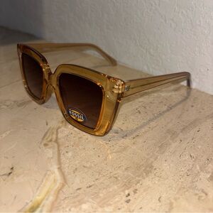 Fossil FW223 Oversize Cat Eye Sunglasses Tan Crystal Frame / Brown Gradient Lens